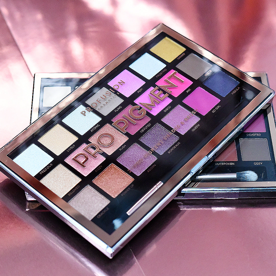 pro pigment 21 shade eyeshadow palette & brush