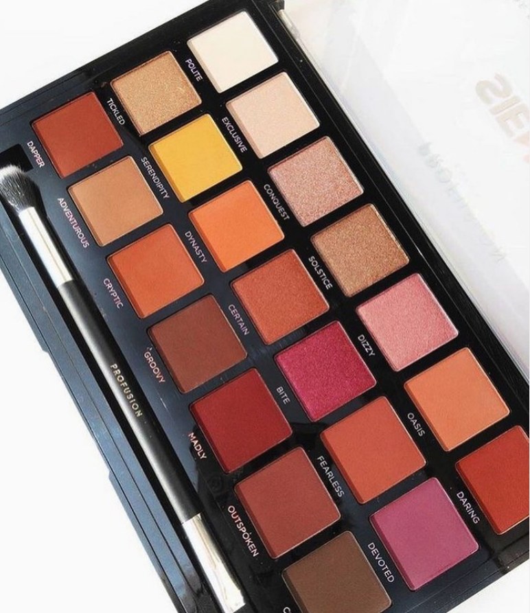 siennas 21 shade eyeshadow palette & brush