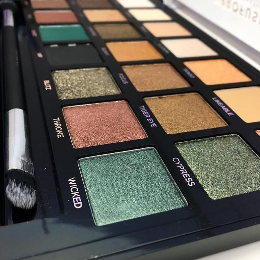 chocolates-21 shade eyeshadow palette & brush 