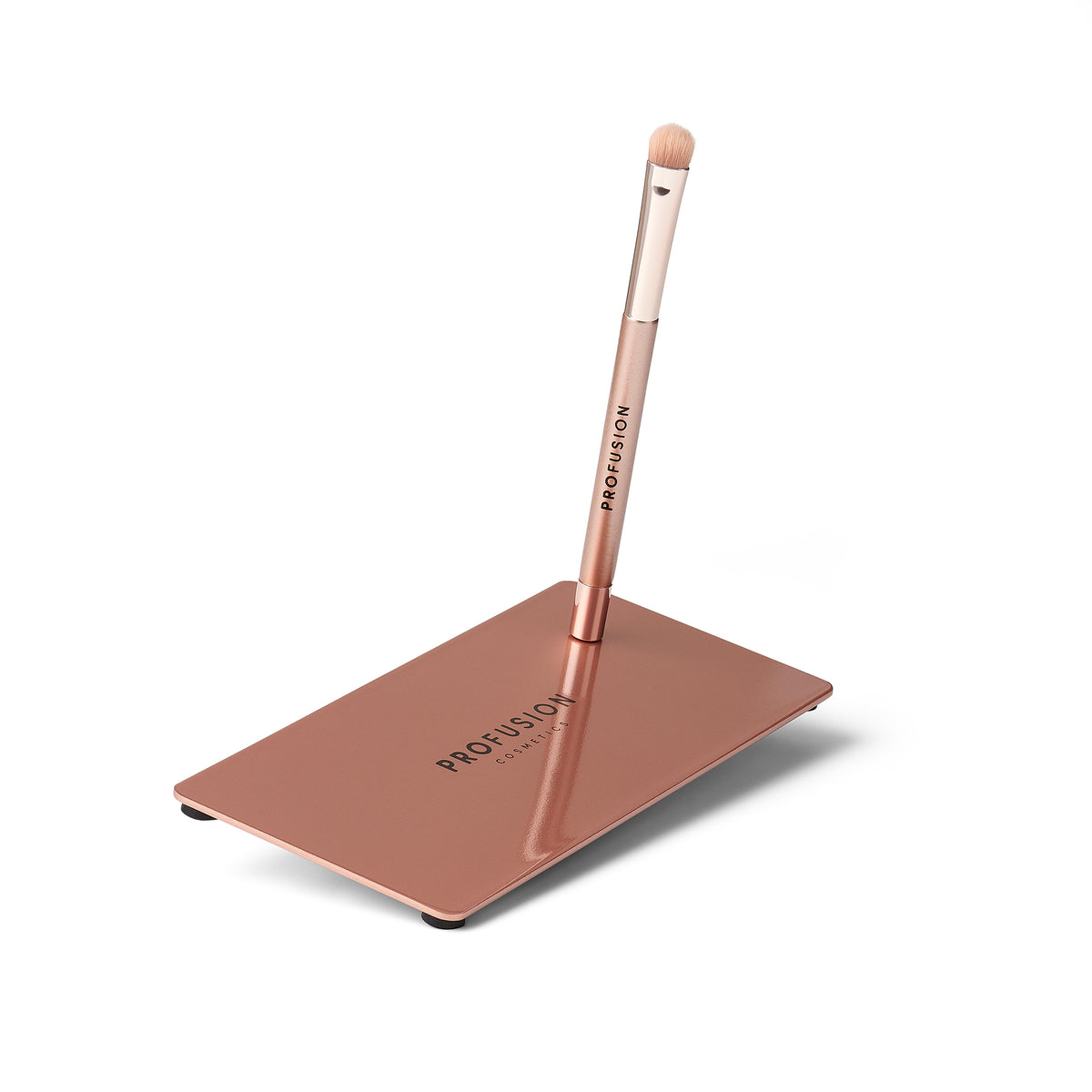 magnetix display stand &amp; eyeshadow brush